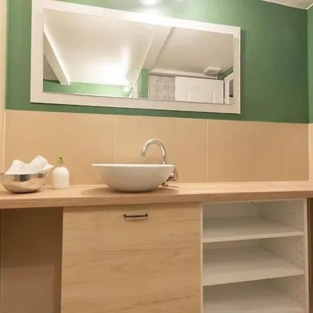 Gozsdu Apartment *